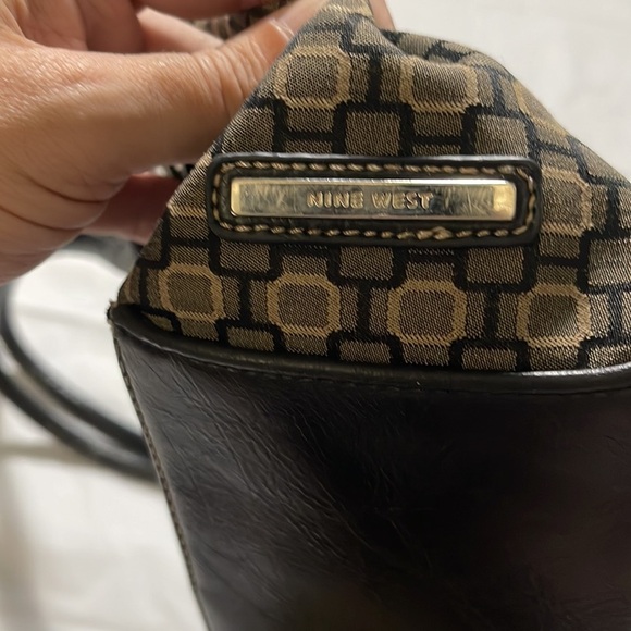 Nine West women’s hand bag like new condition. Dimensions in photos - Picture 9 of 9